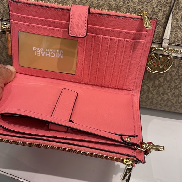 MICHAEL KORS LARGE DOUBLE ZIP WRISTLET WALLET PHONE CASE CLUTCH
Tea Rose NWT - Picture 14 of 16